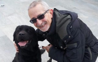 Sergio volontario con cane guida